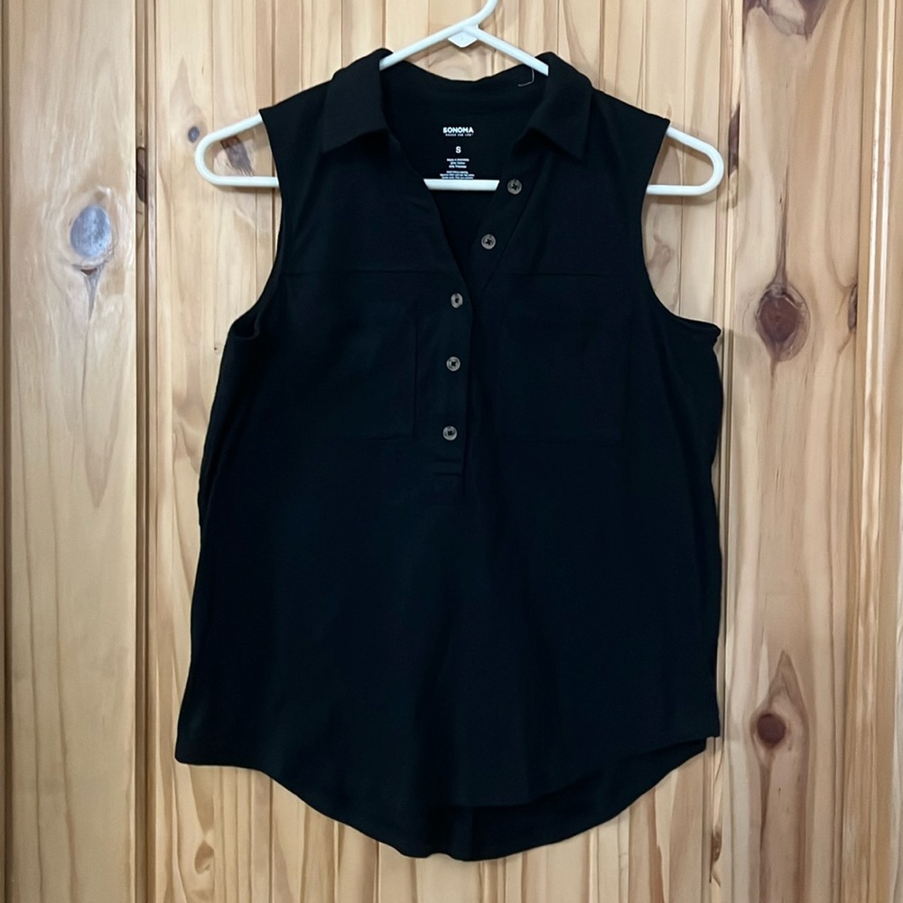 Sonoma tank top button down half way with collar. Size Small.